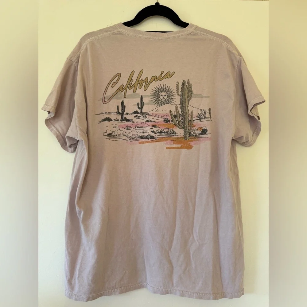 FESTIVAL VIBES. CA Graphic tee
